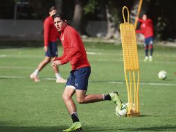 Alan Cervantes podría ocupar un sitio en la media cancha de Chivas esta noche. TWITTER / @CHIVAS