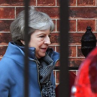 Londres descarta buscar prórroga para Brexit; May pide ayuda