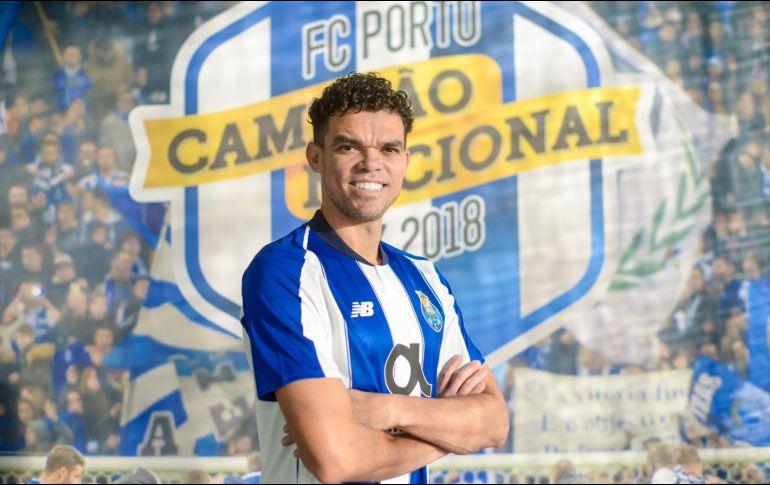 Pepe, de 35 años, firmó un contrato con el equipo hasta junio de 2021. TWITTER / @FCPorto