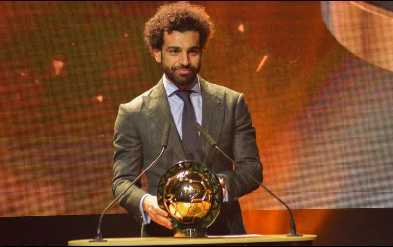 El jugador egipcio Mohamed Salah habla tras recibir el premio a Jugador del Año de la Confederación Africana de Futbol (CAF). EFE/STR