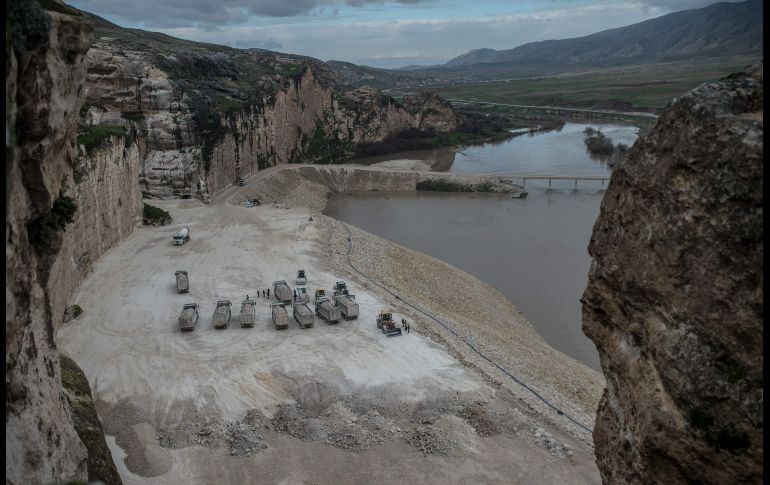 Obras junto al río Tigris para la construcción de la represa hidroeléctrica Ilisu.