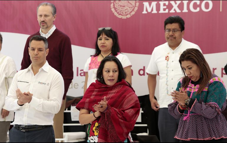 La secretaria de Bienestar, María Luisa Albores González, y el gobernador de Oaxaca, Alejandro Murat, durante el evento. NTX/A. Monroy