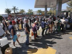 Fotogalería: Padecen por falta de gasolina en estados