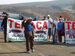 Alfonso Hernández Barrón, titular de la CEDHJ, dialogó con los habitantes de los tres poblados afectados y reconoció su trabajo. EL INFORMADOR/Archivo