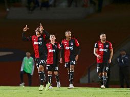 Rodolfo Rivera (#347) celebra tras conseguir el gol que le dio el triunfo a los rojinegros. SUN /