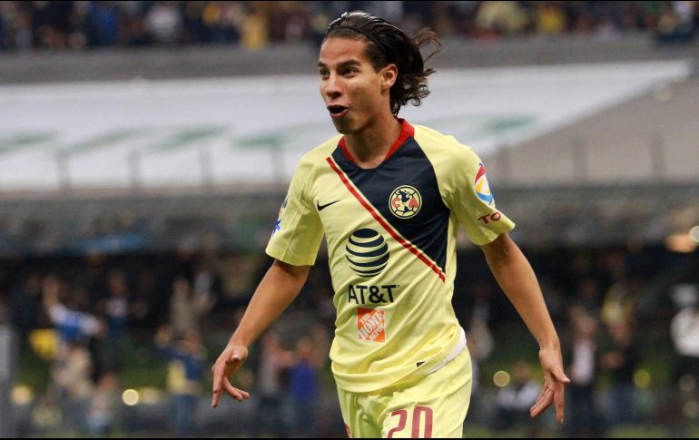 Andrés Guardado, quien juega en el club verdiblanco, habría sido parte fundamental para dar aval a la contratación del juvenil del América (foto). NTX / ARCHIVO