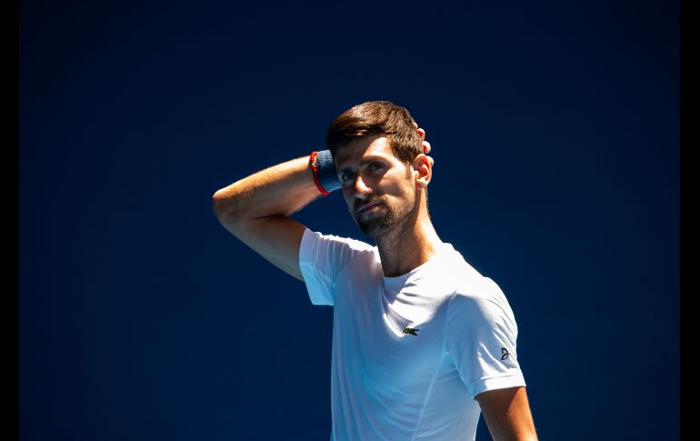 El serbio Novak Djokovic asiste a una sesión de práctica en Melbourne, previo al torneo de tenis de Australia. AFP/A. Brendon Ratnayake