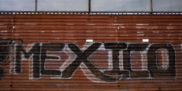 Muro de Trump, es por la reelecci&oacute;n, asegura L&oacute;pez Obrador