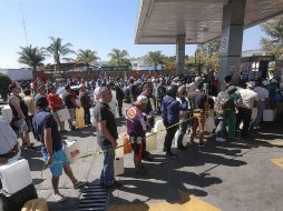 Alfaro asegura que temen que Jalisco deje de ser prioridad para Pemex, por los problemas de abasto que se empezaron a registrar en la Ciudad de México y su área metropolitana. EFE / I. Villanueva