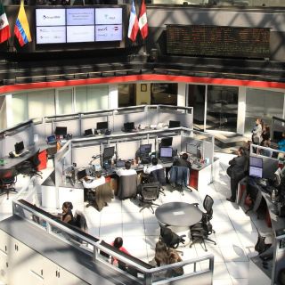 Bolsa Mexicana avanza y suma cuatro sesiones al alza