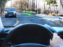 El sistema muestra la imagen estereoscópica en la carretera real y se ajusta adecuadamente de acuerdo con el ángulo de visión específico del conductor. NTX / ESPECIAL