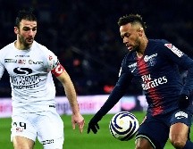 Neymar (I) marcó el único gol del PSG. AFP/A. Poujoulat