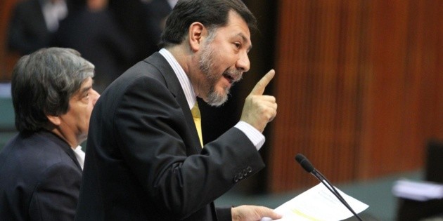 Bromea Fernández Noroña por desabasto de gasolina