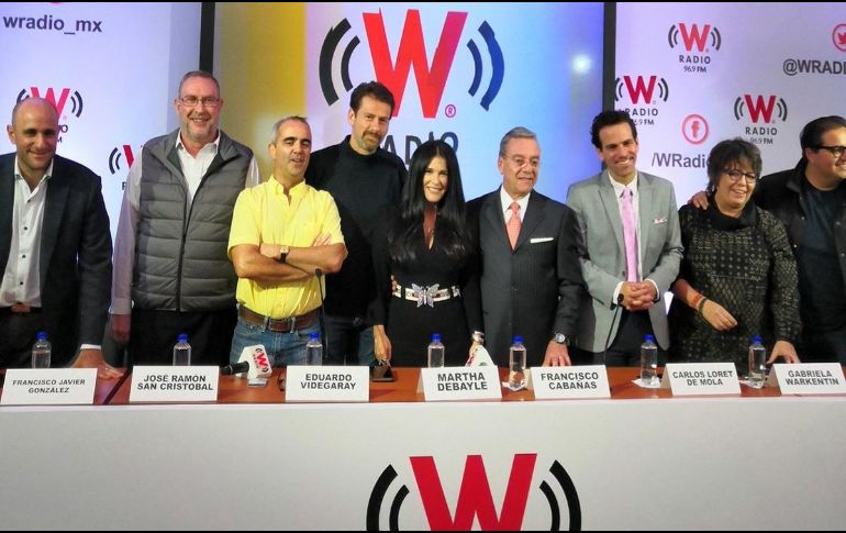 Debayle estuvo presente en la conferencia de prensa de W Radio donde dio a conocer que estrena imagen. TWITTER /