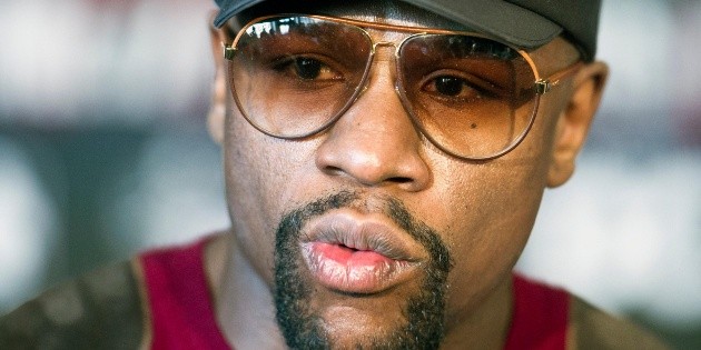Floyd Mayweather presume colección de relojes