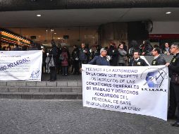 Trabajadores de la Comisión Nacional Bancaria y de Valores se manifestaron el lunes contra las medidas de austeridad que afectan sus prestaciones. SUN/J. Reyes