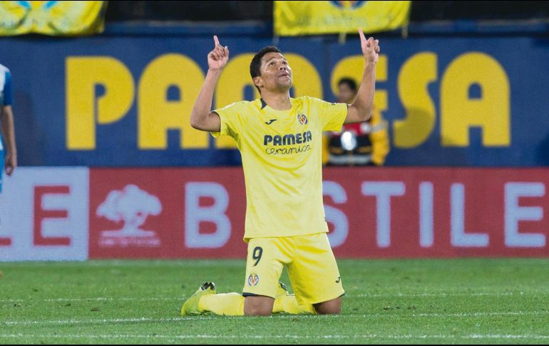 Carlos Bacca marcó el tanto con el que el Villarreal sigue con vida en la Copa del Rey. EFE / D. Castello