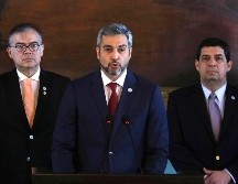 ''Manifesté que no seríamos indiferentes al dolor de los venezolanos. El respaldo al pueblo de Venezuela debe ser real'', indicó el mandatario paraguayo (C). EFE / A. Cristaldo