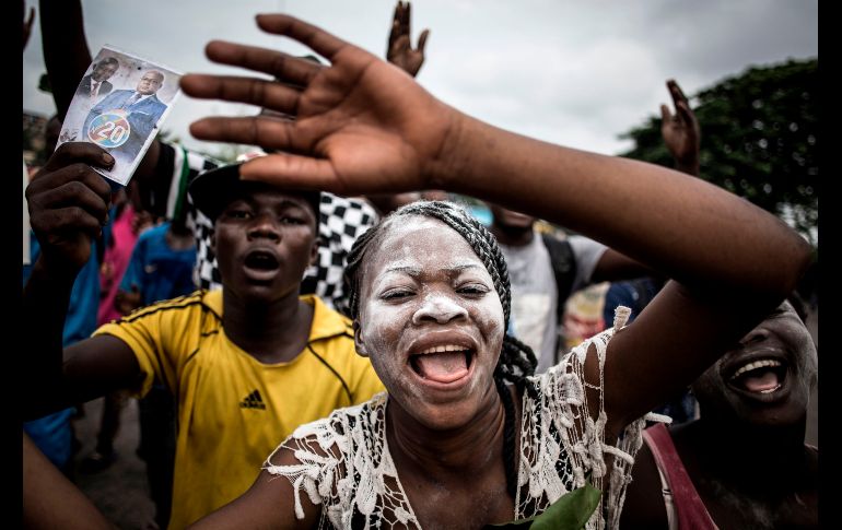 Ciudadanos celebran en calles de Kinshasa, República Democrática del Congo, el triunfo de Felix Tshisekedi en la elección presidencial. AFP/J. Wessels