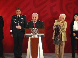López Obrador entregó las primeras becas de su programa Jóvenes Construyendo Futuro. SUN / B. Fregoso