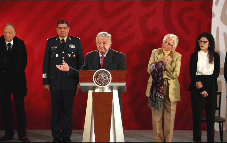 López Obrador entregó las primeras becas de su programa Jóvenes Construyendo Futuro. SUN / B. Fregoso