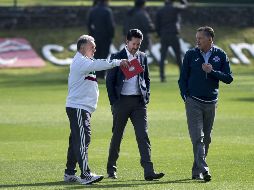 “Tata” Martino conversa con Yon de Luisa y Ricardo Peláez. MEXSPORT/J. Ramírez