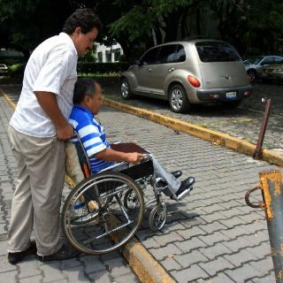 López Obrador anuncia programa de ayuda a personas con discapacidad