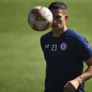 Marcone se mantiene como jugador de Cruz Azul... por el momento
