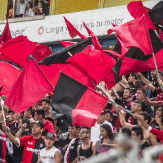 Ante desabasto de gasolina, Atlas regala el estacionamiento