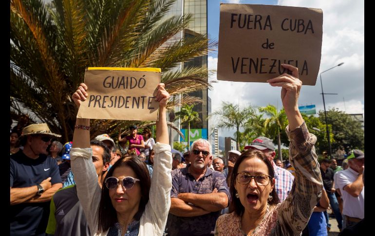 Cientos de opositores al Gobierno se reúnen en Caracas, Venezuela, para denunciar la 