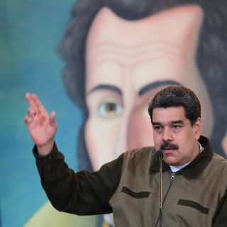 Maduro desestima acciones de oposición y dice seguirá ejerciendo funciones