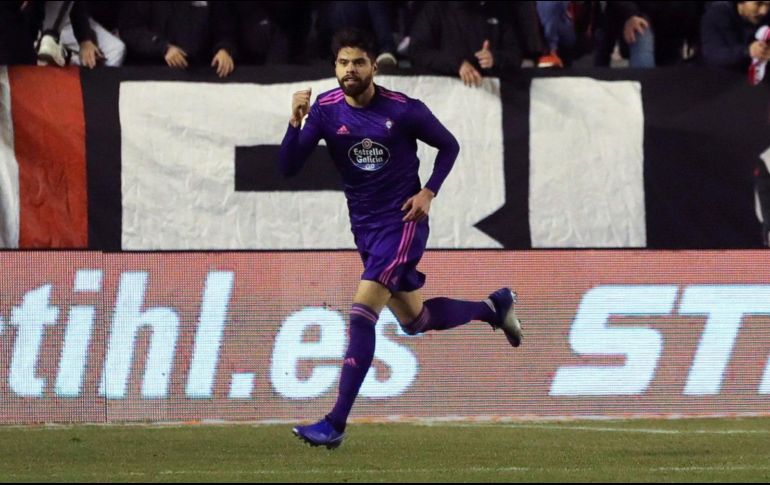 Néstor Araujo celebra el primer gol del equipo gallego durante el encuentro correspondiente a la jornada 19 de La Liga. EFE / J. Martín