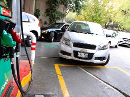 A decir del PAN, no hay gasolina porque no se ha importado, no porque tarden en abastecerse los expendios. NTX / J. Lira