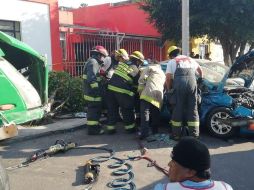 Autoridades refieren que los lesionados fueron trasladados a la Cruz Roja para continuar con su valoración. ESPECIAL/ Bomberos de Guadalajara