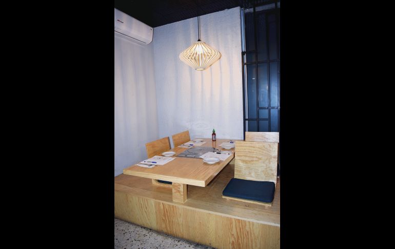 Experiencia completa. En este espacio puedes comer en las tradicionales mesas que están al nivel del piso llamadas Choasik.