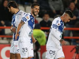 El jugador Víctor Sosa de Pachuca (c) celebra una anotación ante Querétaro durante el encuentro. EFE/D. Martínez
