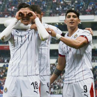 Chivas exhibe a un Cruz Azul desconectado