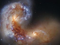 Expertos explican que la interacción de ambas galaxias se dará porque se encuentran en movimiento y viajan a lo largo del espacio. ESPECIAL / nasa.gov