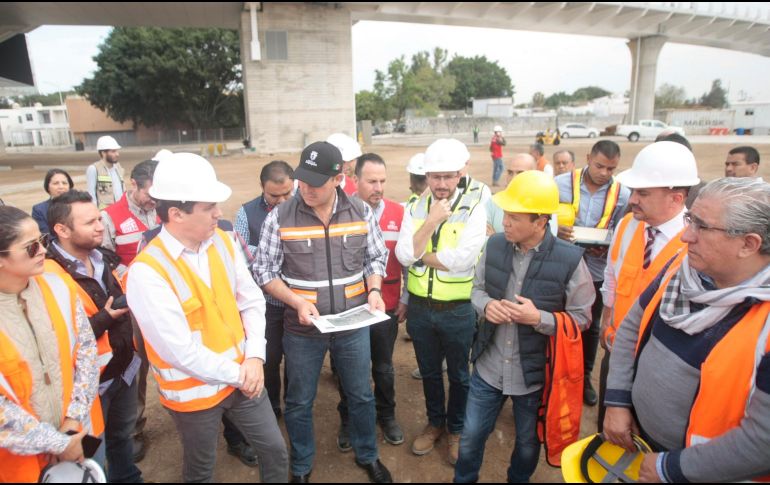 En el recorrido por las obras de la Línea 3, participaron autoridades municipales de Guadalajara y del gobierno del estado. NTX / ESPECIAL