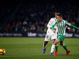 Guardado (D) inició como titular y fue sustituido al 84'. TWITTER/@RealBetis