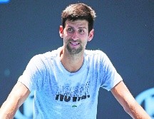 Novak Djokovic busca su séptimo cetro en Melbourne. EFE / L. Bobo