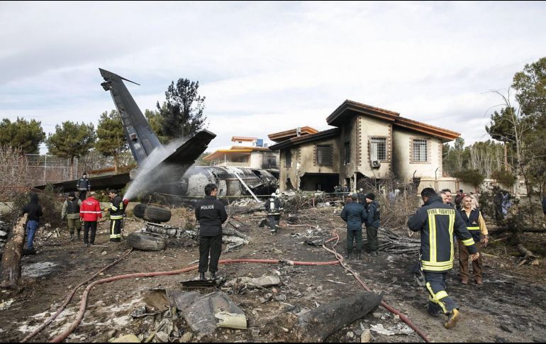 Según IRIB, la aeronave golpeó un edificio después de que el piloto se equivocó de pista. AFP/H.Shirvani