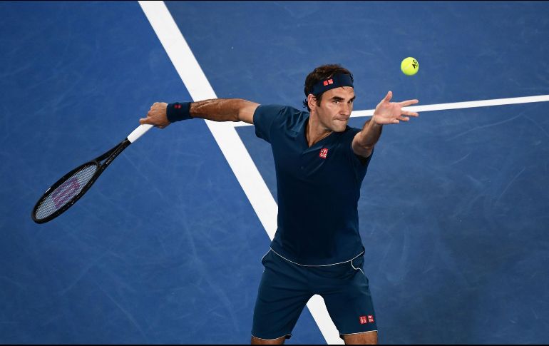 Federer, quien podría conseguir en Melbourne su título 100 ATP y su tercer Abierto de Australia consecutivo, se enfrentará en la siguiente ronda con el británico Daniel Evans. AFP / J. Samad