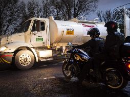 Como parte de las acciones que se realizan contra el robo de combustibles se han abierto mil 700 carpetas de investigación y asegurado 4.5 millones de barriles de combustibles. AFP / ARCHIVO