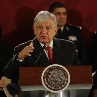 López Obrador choca con The Wall Street Journal por artículo sobre gasolinas