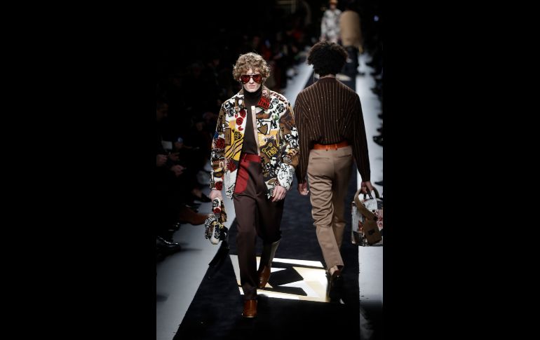 Modelos muestran diseños de la colección otoño/invierno de Fendi, presentada en Milán, Italia. AP/L. Bruno