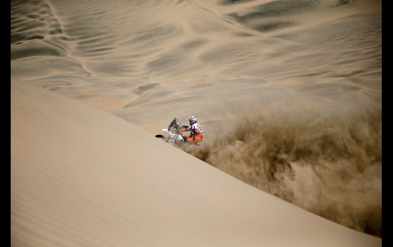 Ross Branch, de Botswana, compite en la séptima etapa del Rally Dakar en San Juan de Marcona, Perú. AP/R. Mazalan