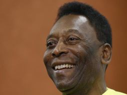 El ex futbolista brasileño Pelé declara que el francés Kylian Mbappé puede ser su heredero y le pidió que le haga feliz ganando otro Mundial. AP / ARCHIVO