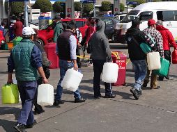 Parte del país sufre desabasto de combustible debido al combate de robo de hidrocarburos del Gobierno federal. SUN / D. Simón