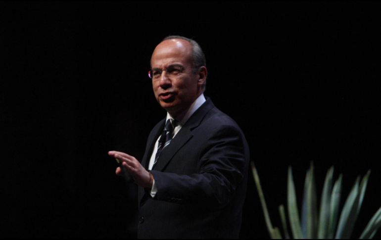 Según el Presidente López Obrador, sus antecesores, incluido Calderón, fueron ''benevolentes'' ante el robo de combustible; Calderón indica que los señalamientos son una ''estrategia mediática''.  EL INFORMADOR / ARCHIVO